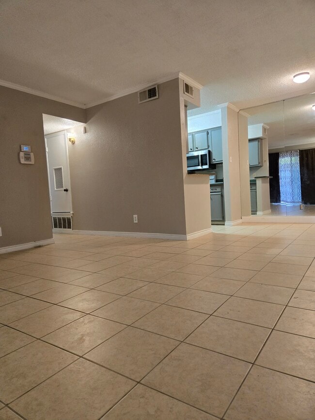 Building Photo - 1819 Babcock Rd Unit #405