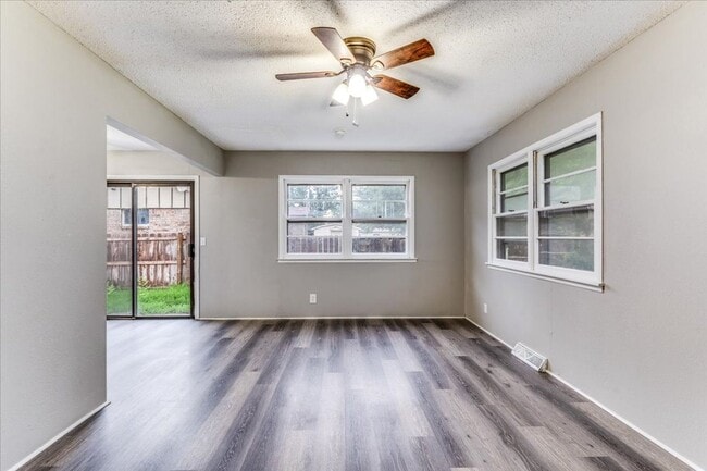 Photo - Beautiful Three Bedroom, One and a Half Bath