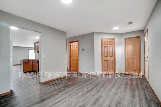 Photo - 1115 N Byrne Rd