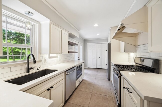 Photo - 5131 Torchlight Dr