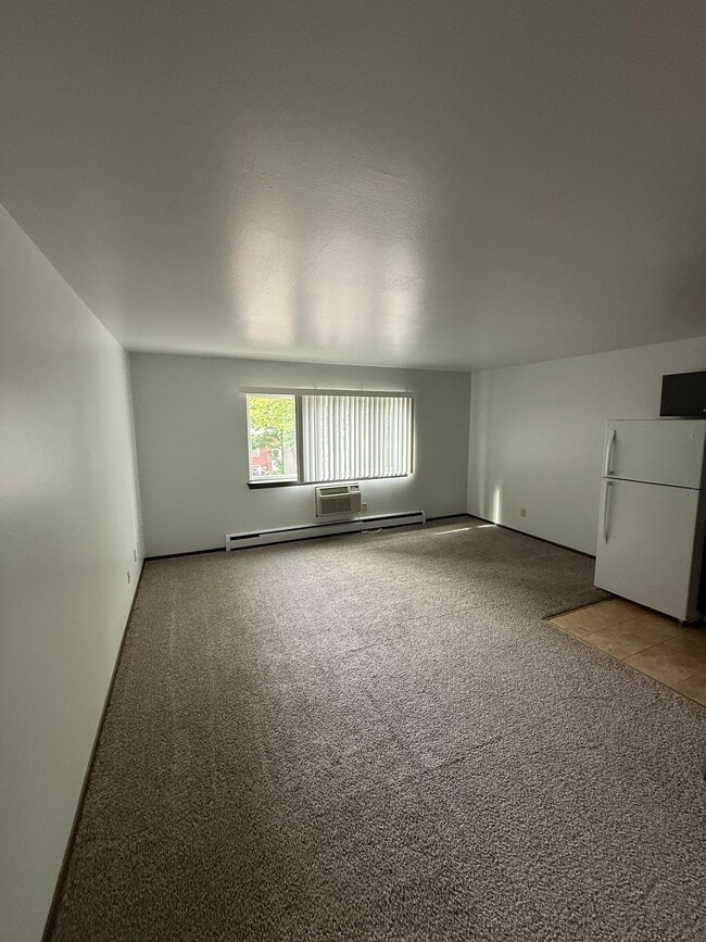 Building Photo - 2605 N Frederick Ave Unit 202