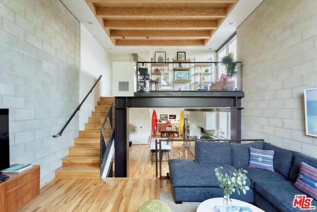Building Photo - 530 N Larchmont Blvd Unit 3 Rental