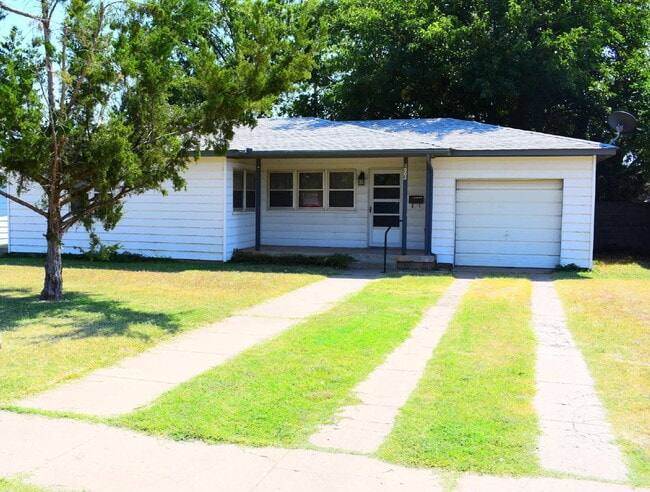 2 Bedroom Home Near Coronado High School! - 2 Bedroom Home Near Coronado High School!