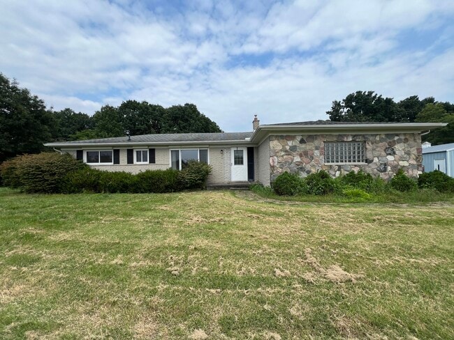 Building Photo - 8963 Huron River Dr Rental