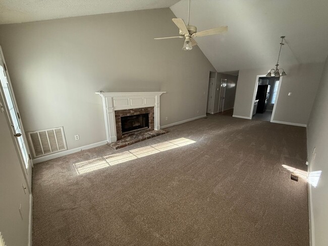 Photo - 925 S Hornbeam Dr