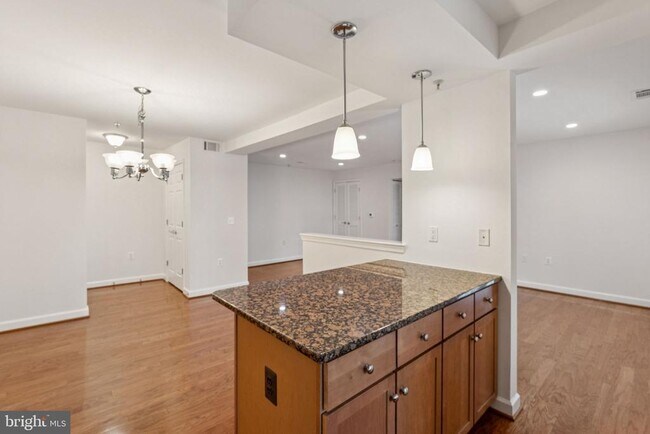 Photo - 4149 S Four Mile Run Dr Unidad 304