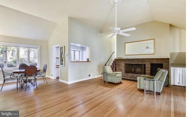 Photo - 2300 King Pl NW
