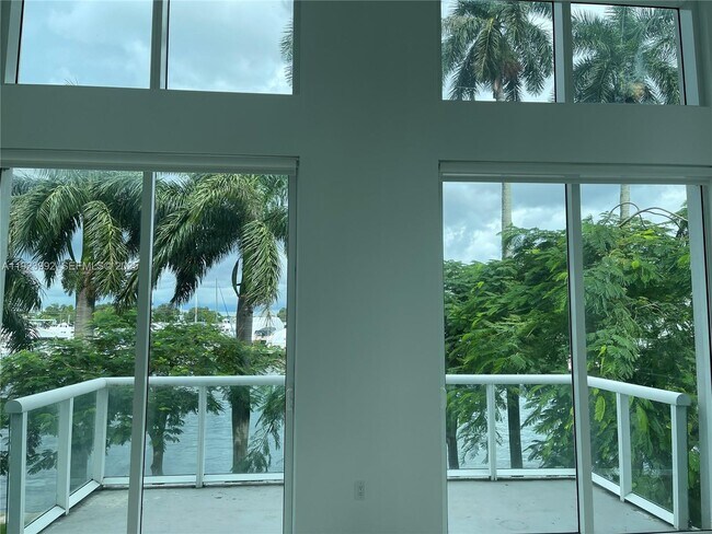 Photo - 1861 NW S River Dr Unidad A09