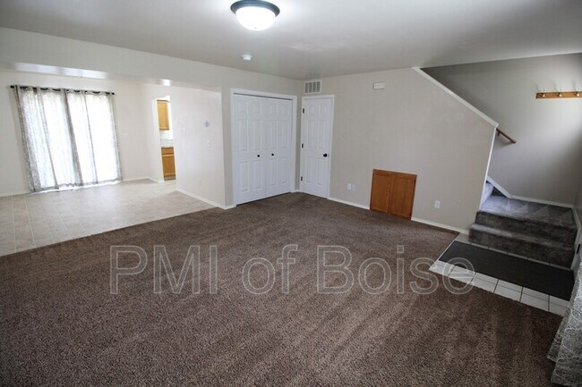 Photo - 633 W Idaho Ave