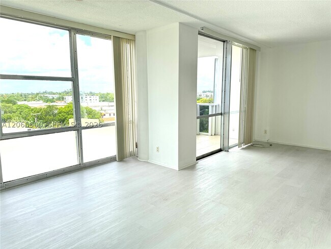 Photo - 900 Bay Dr E Unit 523