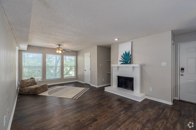 Deluxe Topaz 1BD 1BA - Living Area