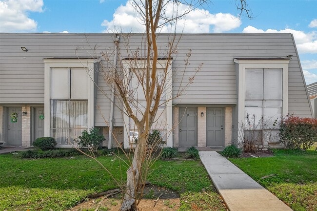 Building Photo - 5929 Queensloch Dr Unit 137