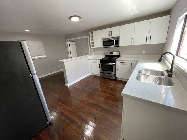 Photo - 3018-3020 Maple Ave Unit 3020