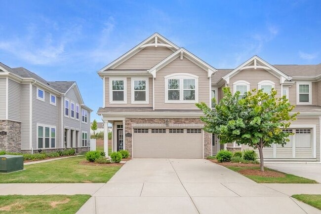 Building Photo - Modern Comfort, Effortless Living & Unbeatable Convenience in Northfield Crossing 3BR/2.5BA, 2 Ca...