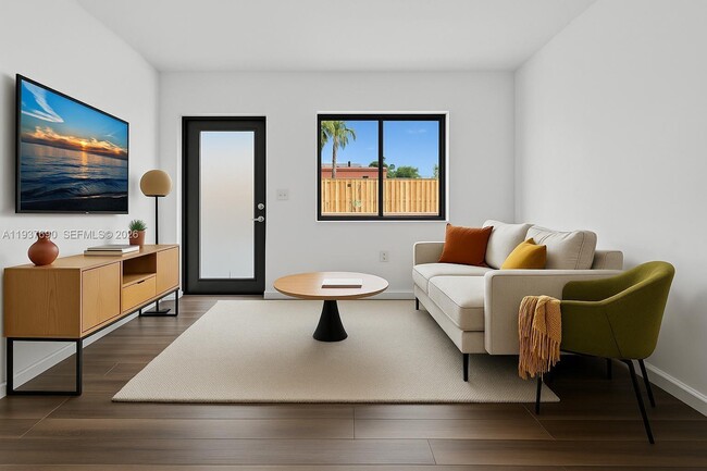 Building Photo - 1027 SW 3rd St Unit 5