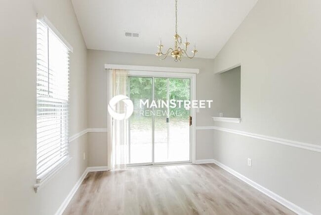 Photo - 3 Bedroom Pet-Friendly Home in CHARLOTTE, NC with Main Street Renewal