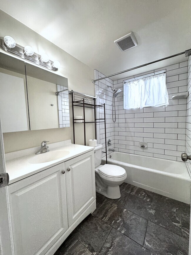 Photo - 184 E Beryl Ave Unit 184 E Beryl Ave #1