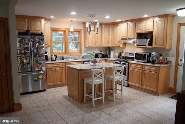 Photo - 901 Academy Ln