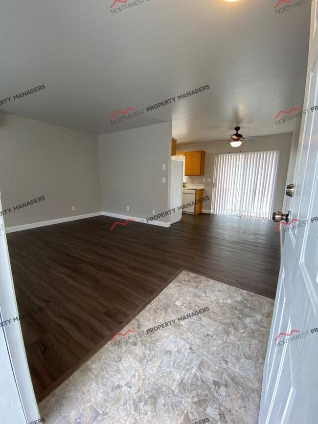 Photo - R242b Unit 1