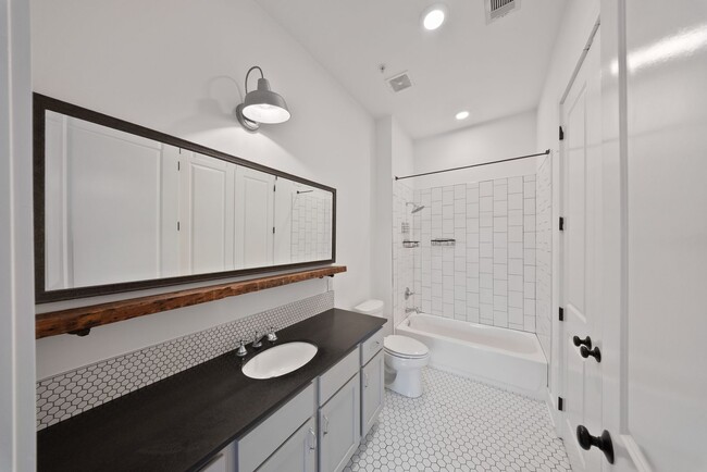 Photo - 2 Bedroom Condo Near LSU in a gated community