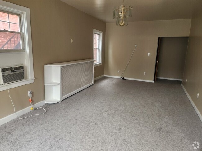 Building Photo - 433 E 1st St Rental