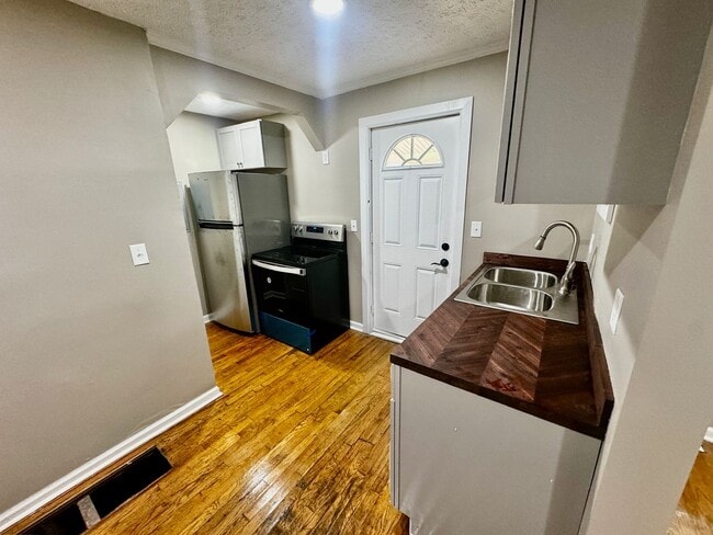 Photo - Shelby Park Studio Apartment - $650, Section 8 Welcome Unit 1206 S Preston 3