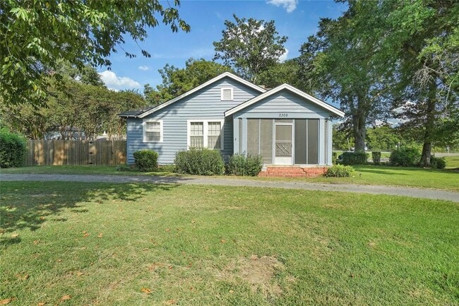 Building Photo - 2308 Cherokee Dr Rental