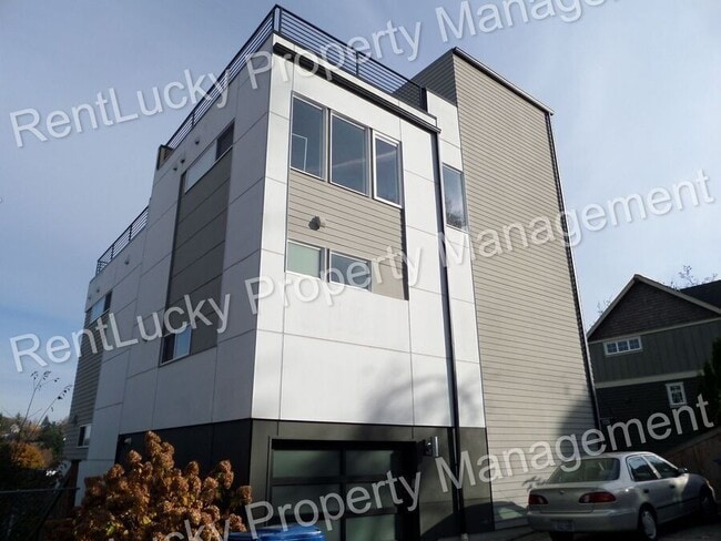 Building Photo - 1721 27th Ave Unit #B