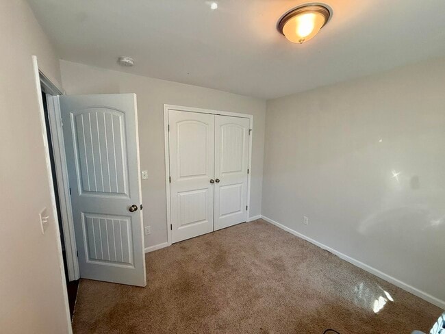 Photo - 142 Desurrency Ct