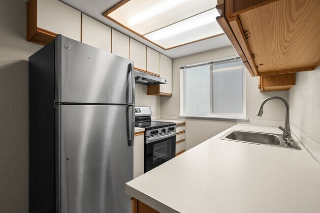 Photo - Newland Apartments