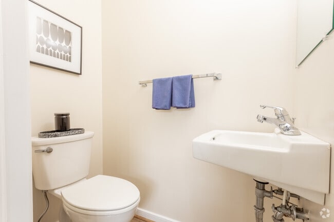 2BR, 1.5 BA 1,024sqft