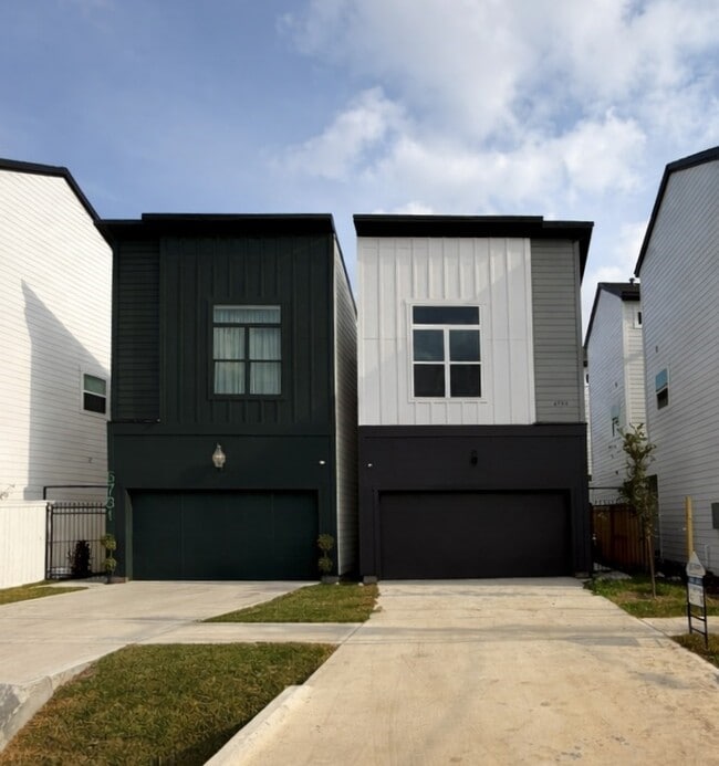 Building Photo - 6733 Peerless St