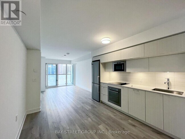 Photo - 575 Bloor St E