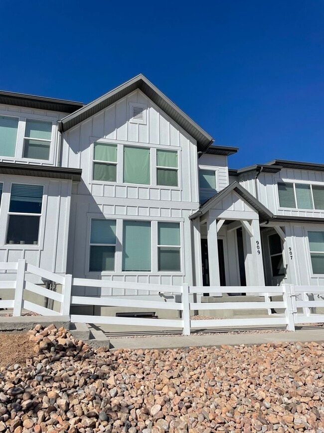 Photo - HUGE Townhome For Rent in Saratoga Springs!!