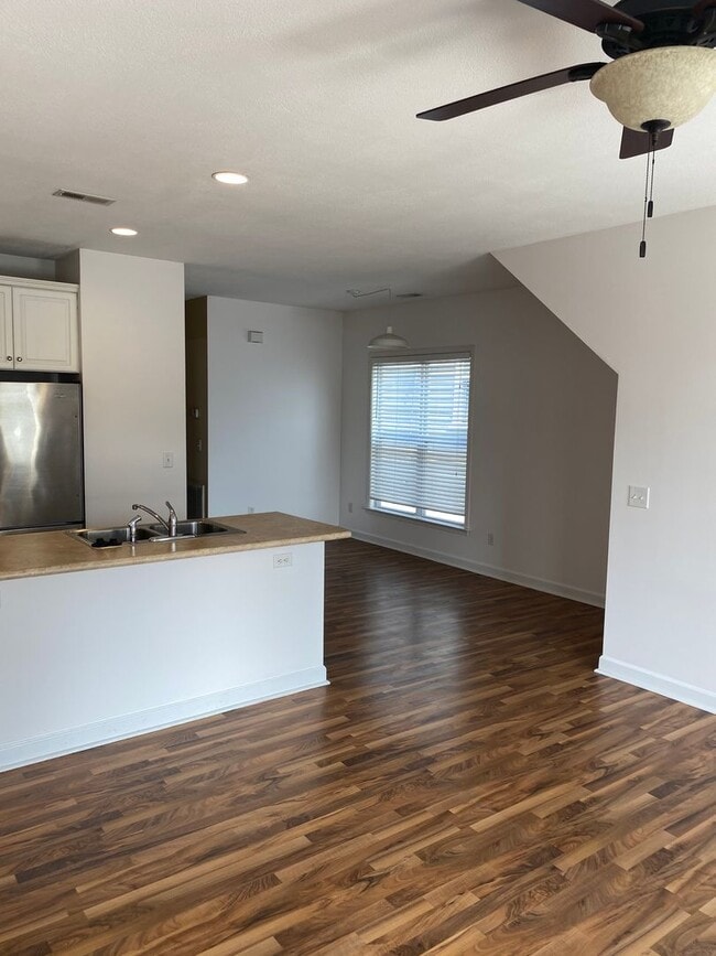 Photo - Great Downtown Location