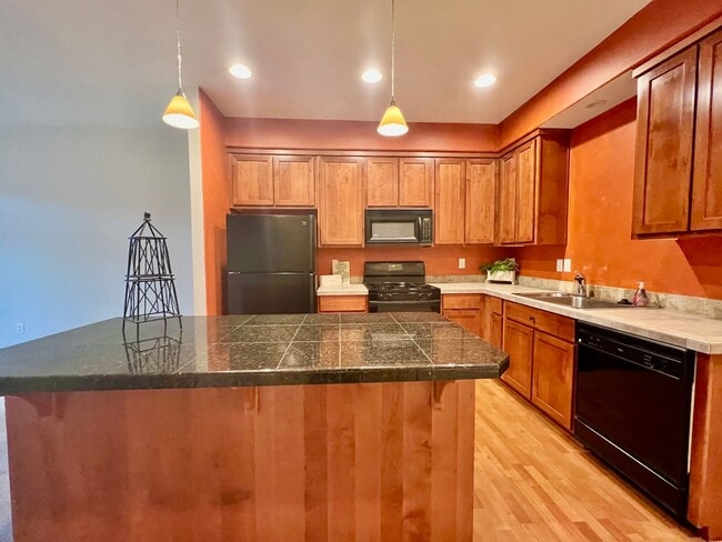 Photo - LOVELY GRESHAM TOWNHOME, GREAT LOCATION!