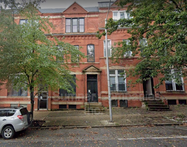 Photo - 2106 St Paul St