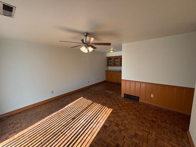 Photo - Wonderful 3 Bed 1.5 in Del City - *2 WEEKS FREE ON YOUR SECOND MONTH. FREE APPLICATIONS*