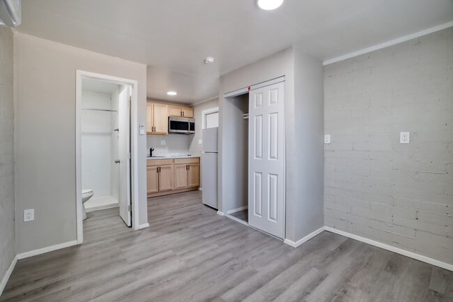 Photo - 1005 N Center Ave Unit Studio