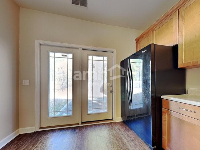 Photo - 24 Chapel Lk N