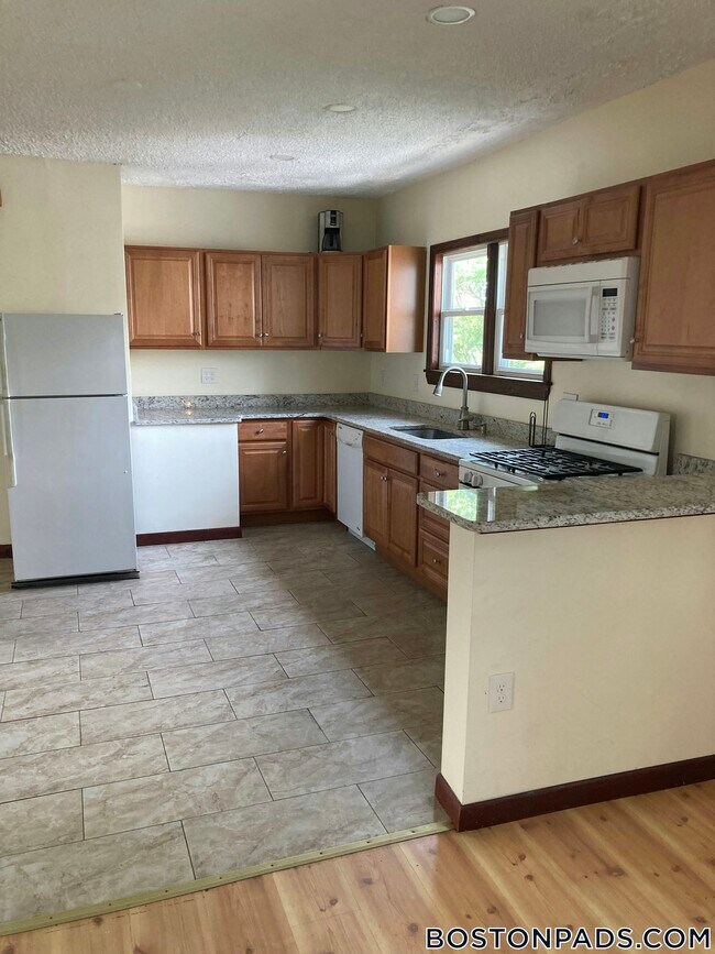 569 Main St Unit 2