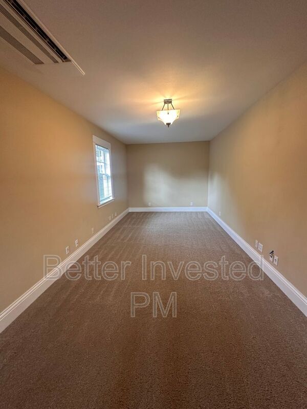 Photo - 2065 Hoen Ave
