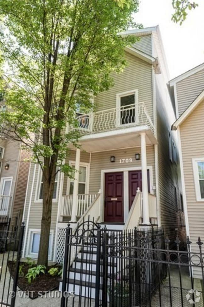 Building Photo - 1709 W Fletcher St Unit #2 Rental