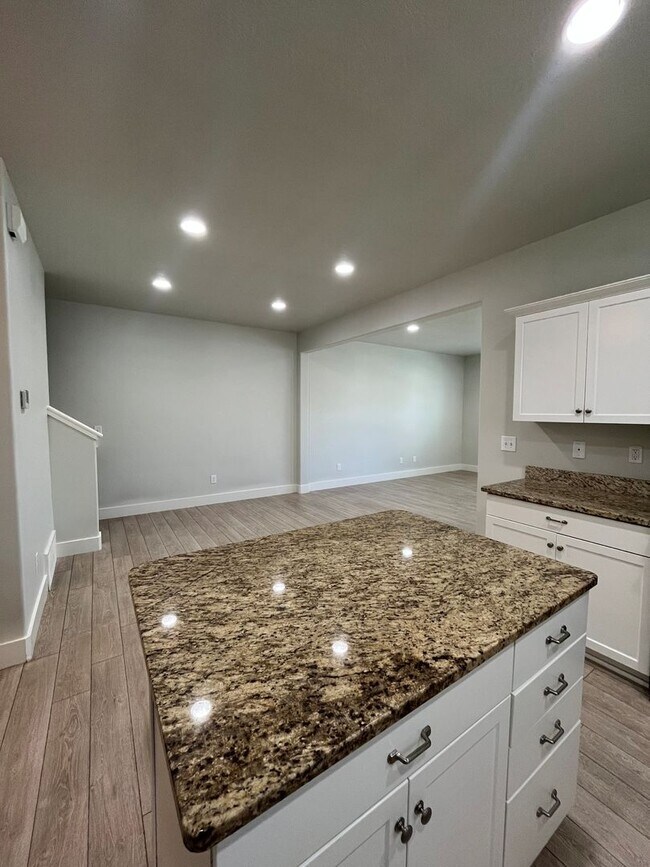 Photo - Spacious 3 Bed, 2.5 Bath Townhome in Pleasant Grove