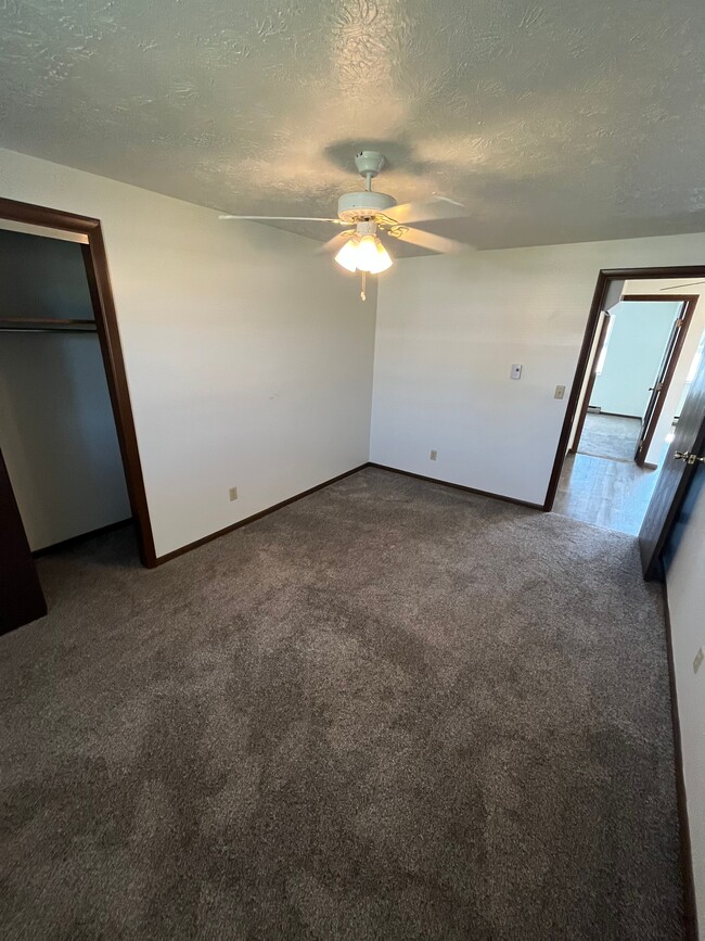 ROYAL OAKS APARTMENTS - Richmond, IN | ForRent.com