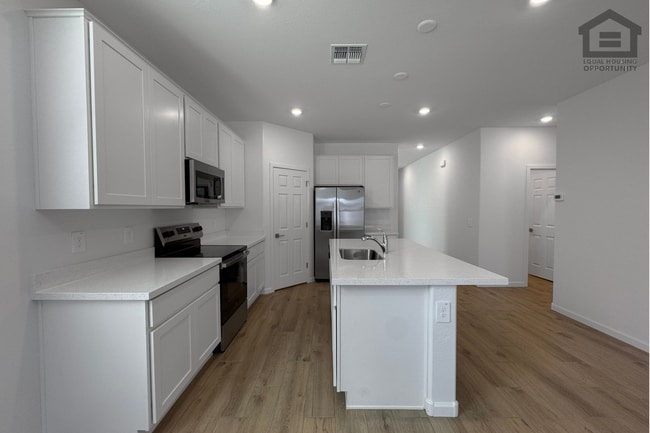 Building Photo - 18236 Avenida del Sol W
