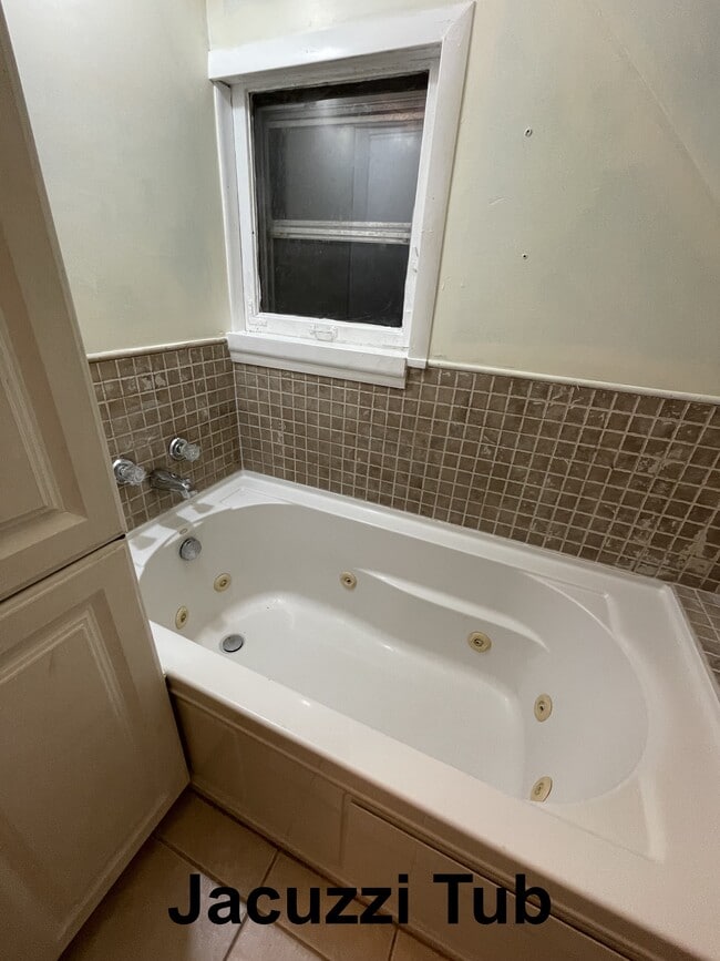 Photo - 815-811 11th St House