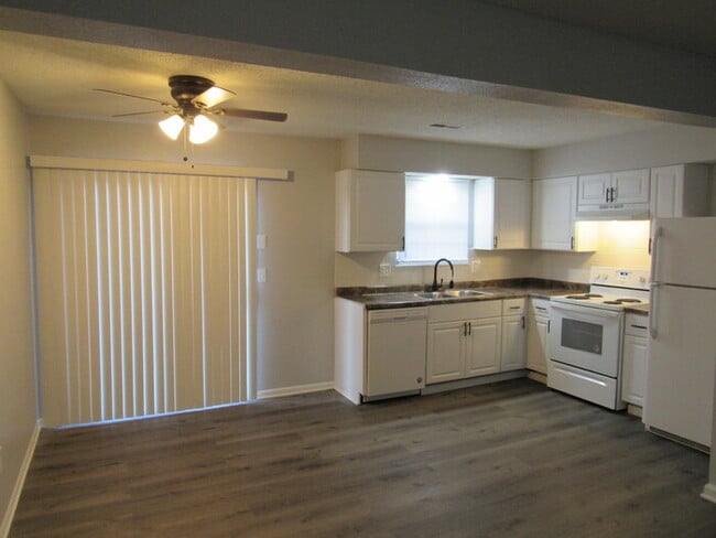 Photo - Cozy 2 bedrooms and 1.5 baths townhome located in Lee's Summit