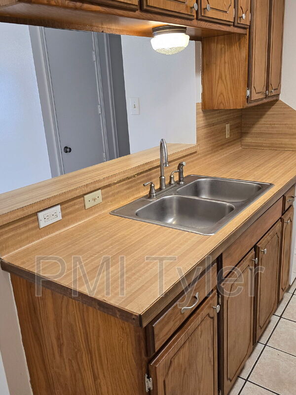 Photo - 16124 Shoshone Dr