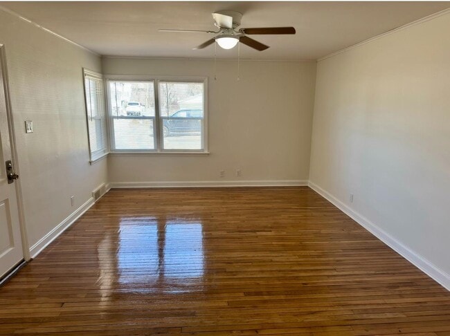 Photo - 206 W Conron Ave